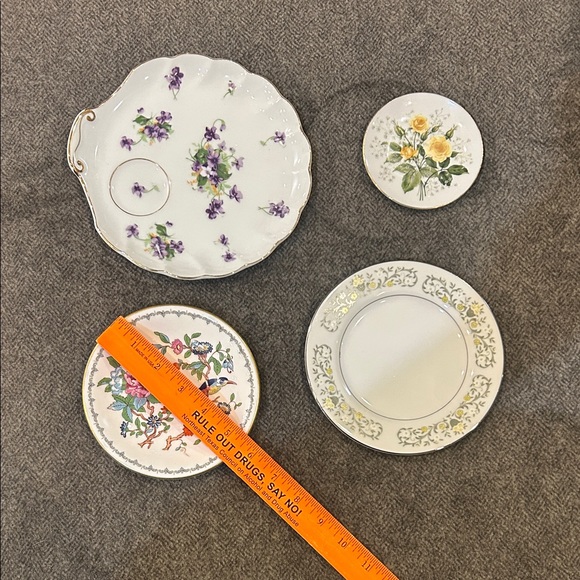 Lot of Vgt plates. Great starter for a plate wall. - Picture 3 of 8